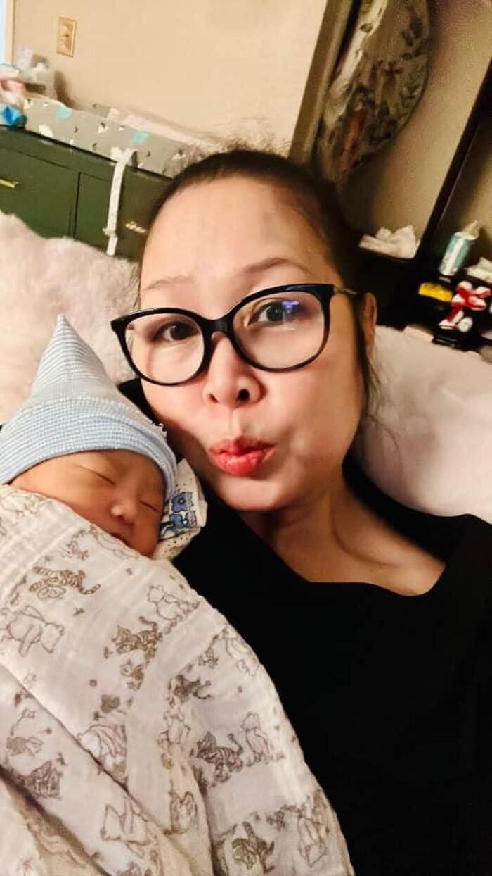 NSND Hồng Vân lên chức bà ngoại.