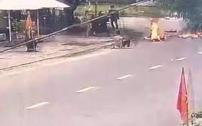 Vụ cô gái bị đánh ghen, tạt xăng đốt hôm mùng 5 Tết: Khởi tố mẹ chồng cùng con dâu Ảnh 1