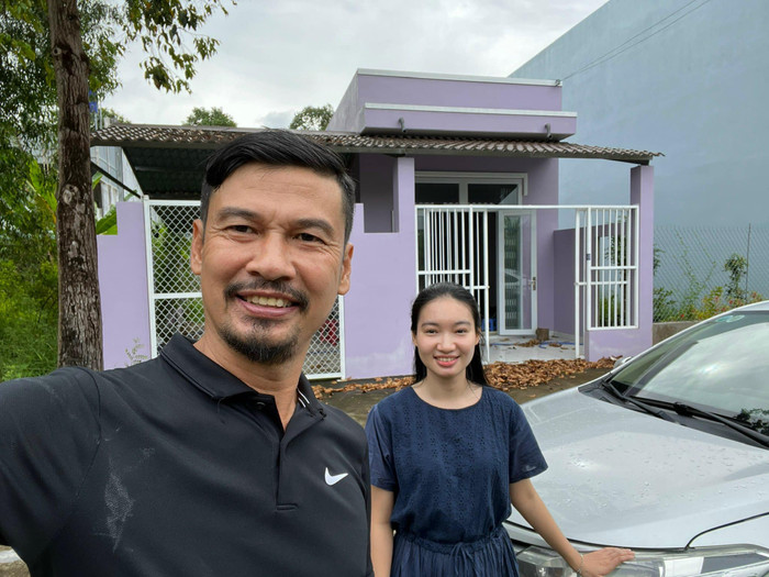 Tiết Cương thông báo tin vui về việc sở hữu clip triệu view trên mạng xã hội.