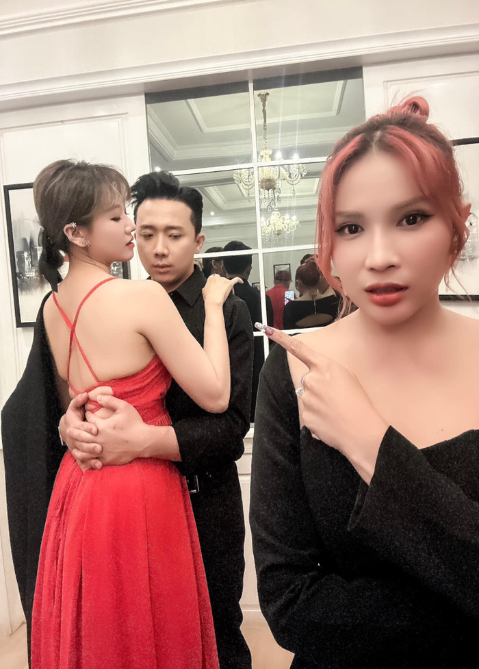 Hình ảnh vợ chồng Trấn Thành - Hari Won được diễn viên Khả Như chia sẻ.