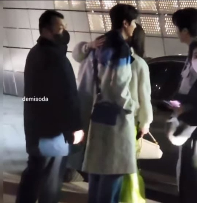 Lee Min Ho bị tóm gọn khoảnh khắc ôm ấp một cô gái, danh tính 'người ấy' được fan tiết lộ Ảnh 3