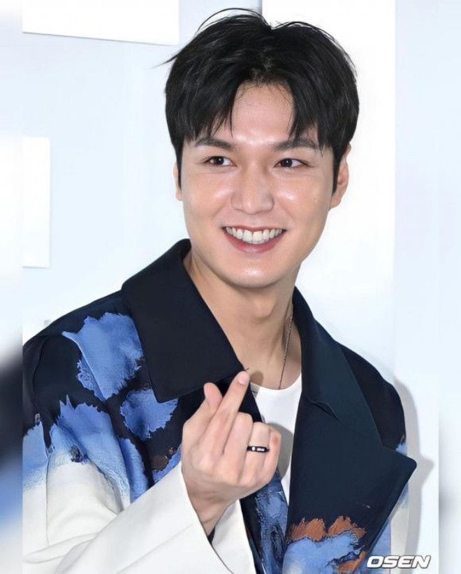 Lee Min Ho bị tóm gọn khoảnh khắc ôm ấp một cô gái, danh tính 'người ấy' được fan tiết lộ Ảnh 2