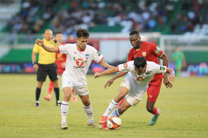 V.League nghỉ ngang vì U20, U22 là bất cập. Ảnh: VPF