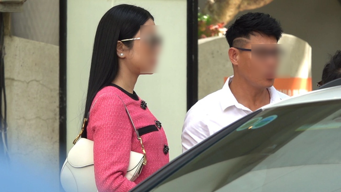 Ngôi sao tên A trong ngày lên phiên toà với giải quyết đơn ly hôn với người chồng thiếu gia.