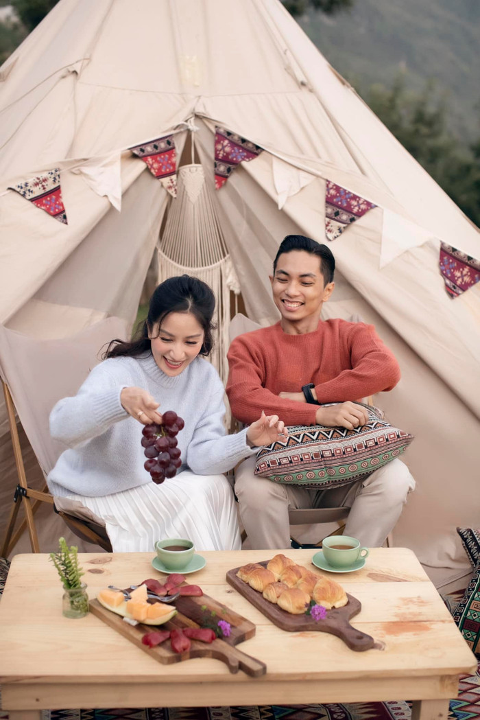 Mối tình 'chị em' khiến bao người ngưỡng mộ của Khánh Thi - Phan Hiển.