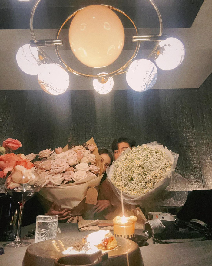 Cặp đôi đình đám xứ sở chùa Vàng đã cùng nhau khoảng thời gian vô cùng lãng mạn