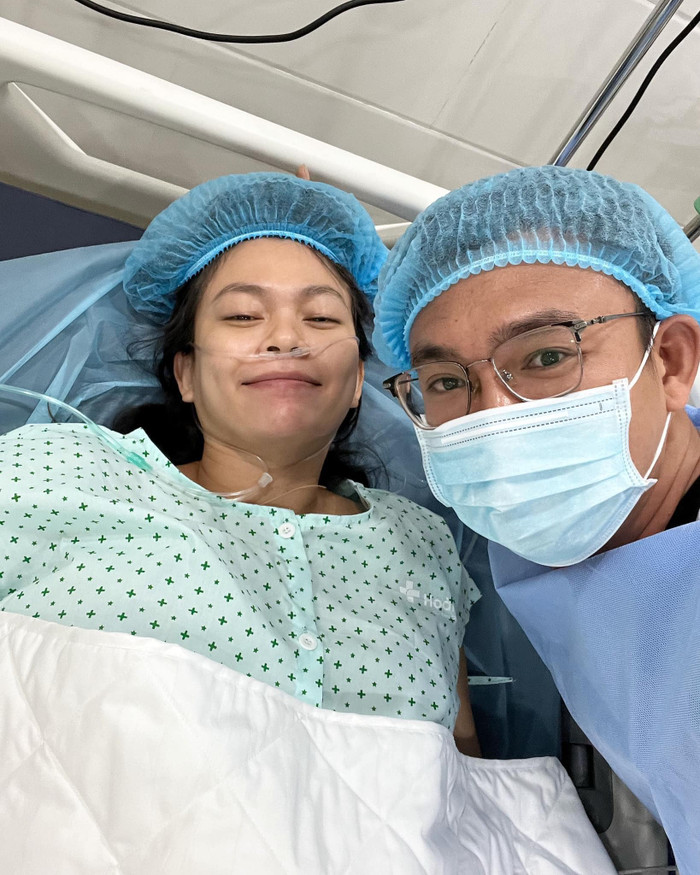 Hình ảnh mới nhất của Mâu Thủy tại bệnh viện sau khi vừa sinh con