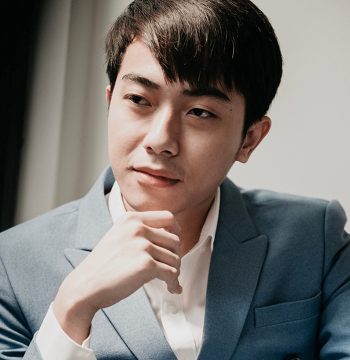 Nam diễn viên gặp chấn thương khi bị va phải máy quay nên dẫn đến sự cố không mong muốn. 