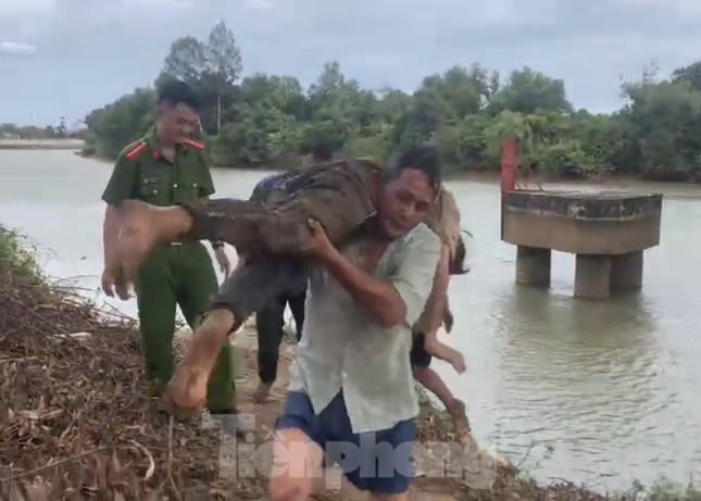 Trước đó, vào ngày 6/1/2023 bé gái đã nhảy sông và được cứu sống. (Ảnh: Tiền Phong) 