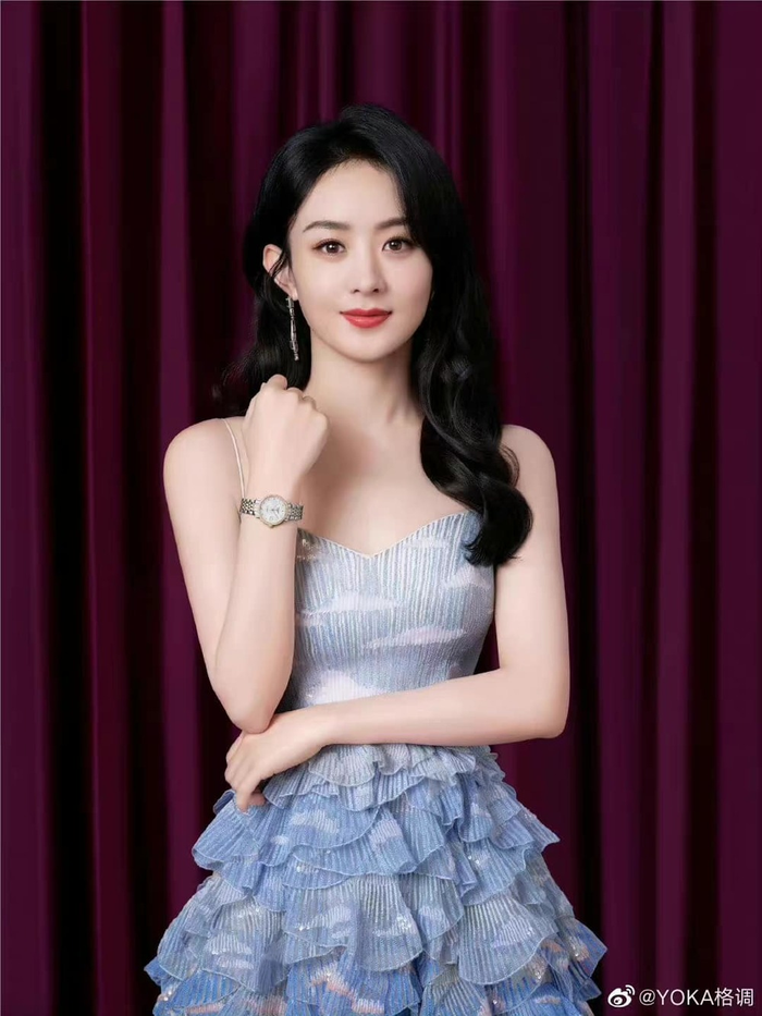 Triệu Lệ Dĩnh có điểm xuất phát kém hơn nhiều đồng nghiệp cùng tuổi khác. 