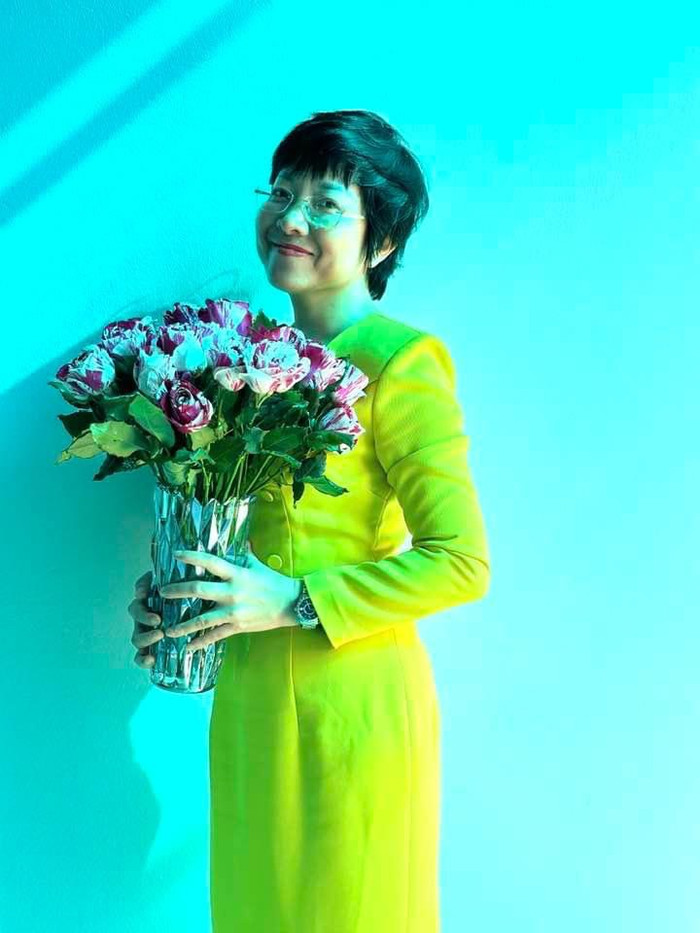 MC Thảo Vân xúc động khi bất ngờ nhận được món quà của bạn bè gửi tặng trong ngày Valentine.