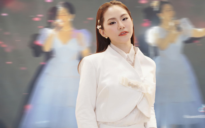 Lương Bích Hữu xuất hiện chạy show ca hát, vòng eo chất lượng 'đập tan' nghi vấn mang thai Ảnh 2