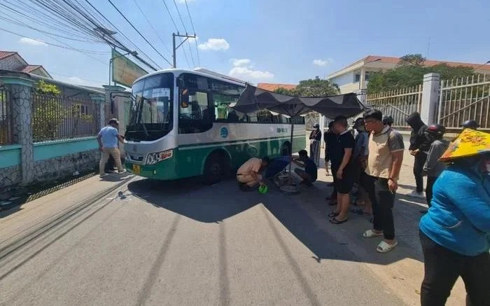 Vụ học sinh lớp 3 bị xe đưa rước cán tử vong: Khởi tố tài xế Ảnh 2