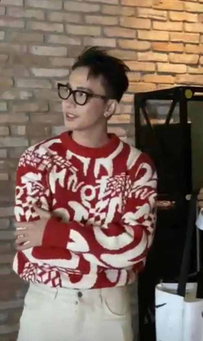 S.T Sơn Thạch cùng trợ lý đã chủ động đợi Hari Won từ trước