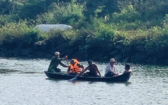 Giây trước còn vui cười với nhóm bạn, giây sau nữ sinh đã thiệt mạng thương tâm Ảnh 2