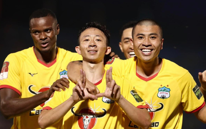 Châu Ngọc Quang toả sáng, HAGL hoà Nam Định đầy kịch tính Ảnh 2