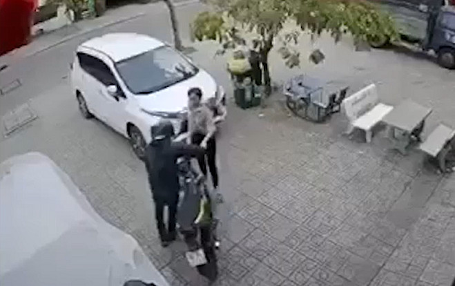 Gã trộm xảo trá 'đụng độ' ngay cô chủ nhà ngây thơ và cái kết Ảnh 2