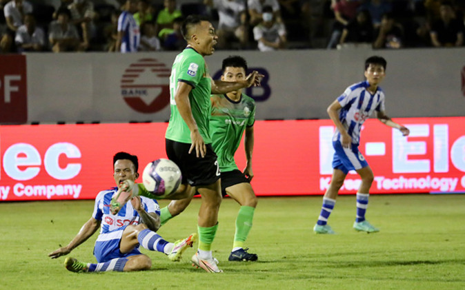 Chuyện lạ của bóng đá Việt Nam: 'Cạn lời' cho số phận 2 CLB không có nhà tài trợ! Ảnh 2