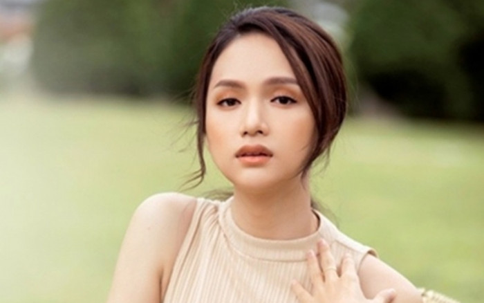 Hương Giang khoe ảnh tay trong tay với người đàn ông lạ dịp Valentine, danh tính khiến fan bất ngờ Ảnh 2