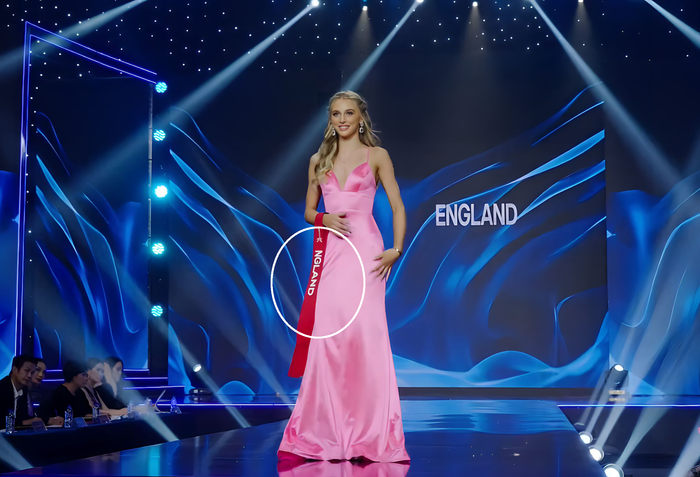 Hành động này cho thấy phía Miss Charm đã không cẩn thận và thiếu chuyên nghiệp trong khâu quản lý thí sinh cũng như chất lượng tổ chức. 