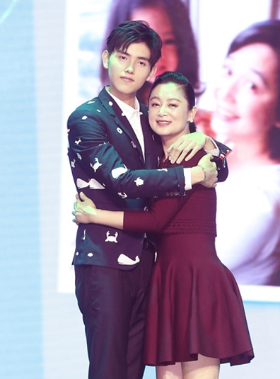Trước đây Trần Phi Vũ vẫn gắn với hình tượng con nhà gia giáo, hiếu thảo với bố mẹ và không có ồn ào tình cảm nào.