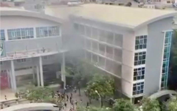 Hà Nội: Cháy trường tiểu học Yên Hòa giờ nghỉ trưa, hàng trăm học sinh hoảng loạn tháo chạy Ảnh 2