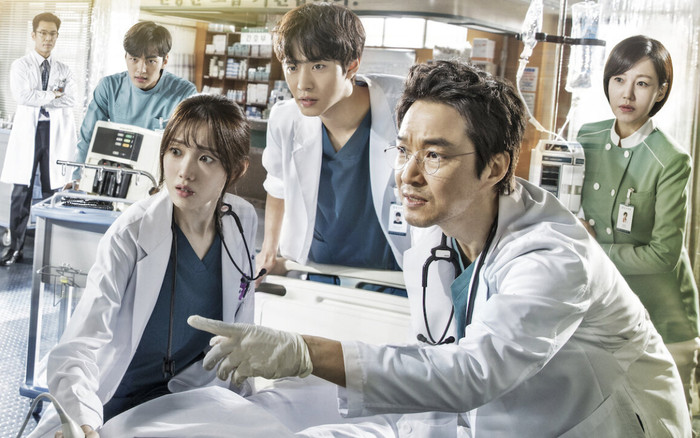 Choáng với kinh phí của Người Thầy Y Đức 3: Gấp 3 lần phần 1, Ahn Hyo Seop - Lee Sung Kyung được kỳ vọng Ảnh 2