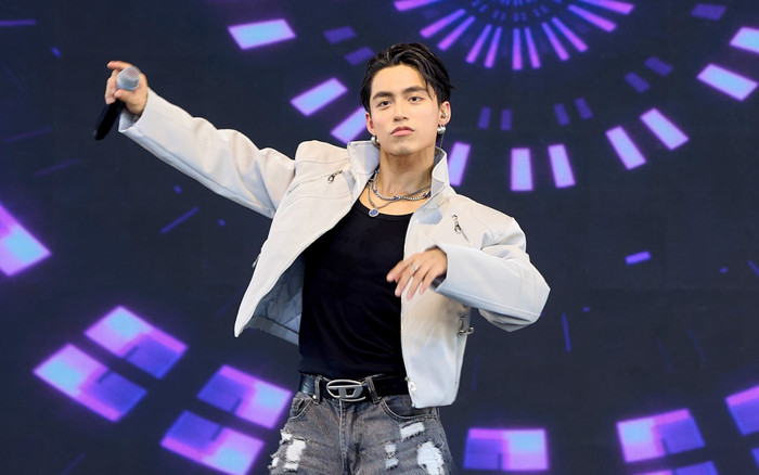 MONO chạy show đầu tiên của năm mới: Visual qua camera thường vẫn 'nét căng' Ảnh 2