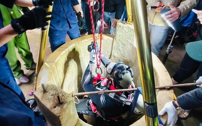 Cùng rơi xuống giếng, vợ dặn chồng 'để tui lên gọi người cứu' nhưng lúc quay lại đã muộn Ảnh 2