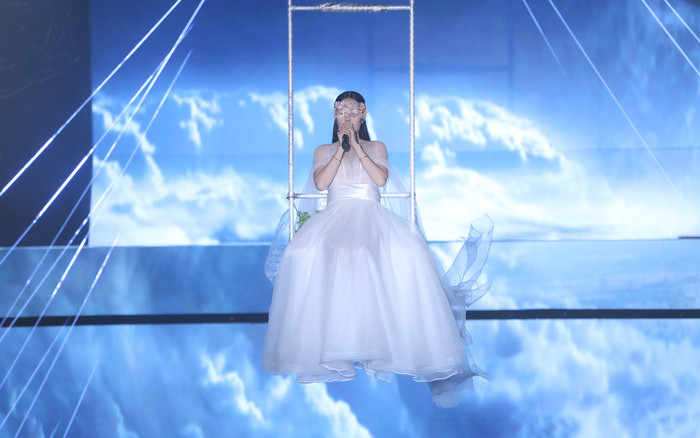 Queen lột mặt nạ trên sân khấu The Heroes, Lưu Thiên Hương, Châu Đăng Khoa 'há hốc mồm' Ảnh 2