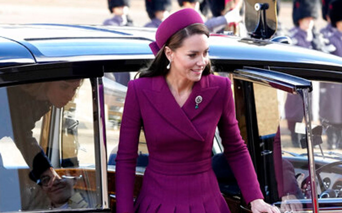 14 lần phụ nữ hoàng gia thể hiện gu thời trang tinh tế bằng trang phục đơn sắc Ảnh 2