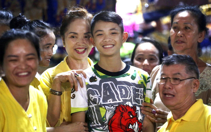 Cậu bé sống sót thần kỳ trong hang động ở Thái Lan vừa gặp nạn và qua đời ở Anh Ảnh 2