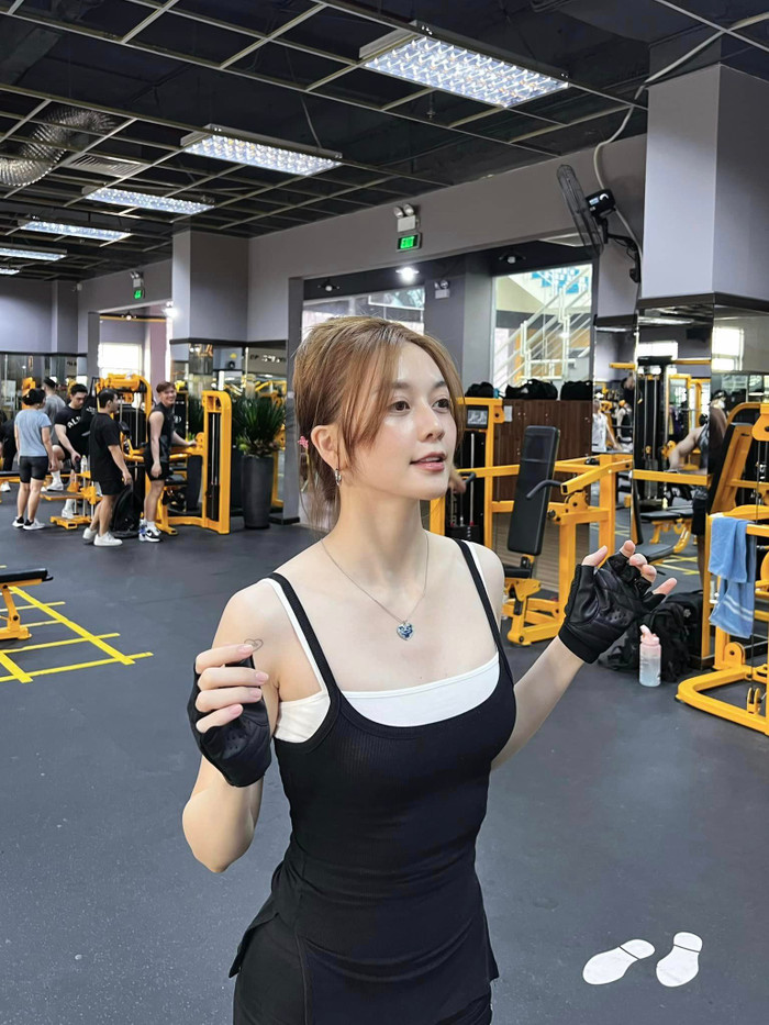 Đằng sau body 'khét lẹt', vòng hai nổi rõ múi cơ của Thiều Bảo Trang Ảnh 3