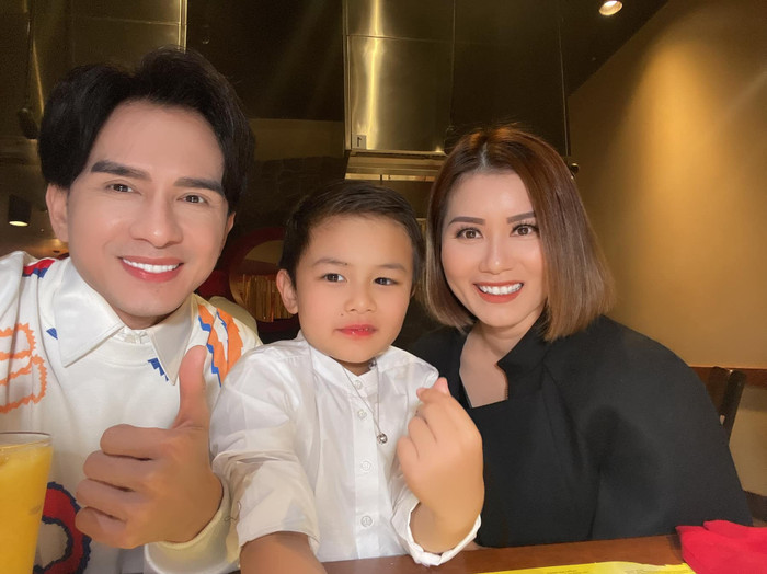 Trên mạng xã hội, Đan Trường và vợ cũ vẫn khá thoải mái trong việc đăng tải hình ảnh chụp cùng con trai