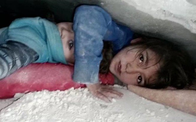 Diễn biến đau lòng vụ việc bé gái 5 tuổi che chắn cho em trai trong vụ động đất thảm họa Ảnh 2