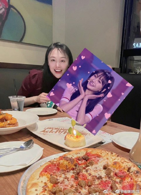 Hình ảnh hốc hác tiều tụy của Trịnh Sảng sau khi sang Mỹ. So sánh với bức hình thời còn đỉnh cao sự nghiệp đúng là khác một trời một vực. 