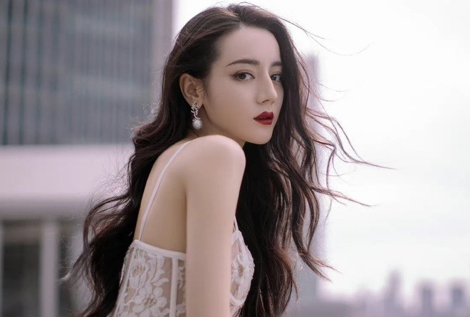 Địch Lệ Nhiệt Ba có hành động đáp trả tin đồn mang thai Ảnh 3