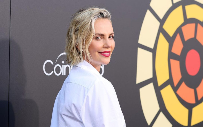 Thỉnh thoảng bỏ tắm và những thủ thuật làm đẹp của Charlize Theron Ảnh 2