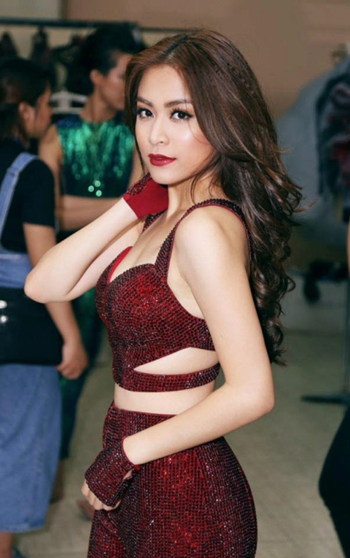 Giai đoạn này, Hoàng Thùy Linh vẫn trung thành với dòng nhạc sôi động, bắt tai cùng phong cách trình diễn phóng khoáng như nhiều nữ ca sĩ khác trên thị trường&nbsp;