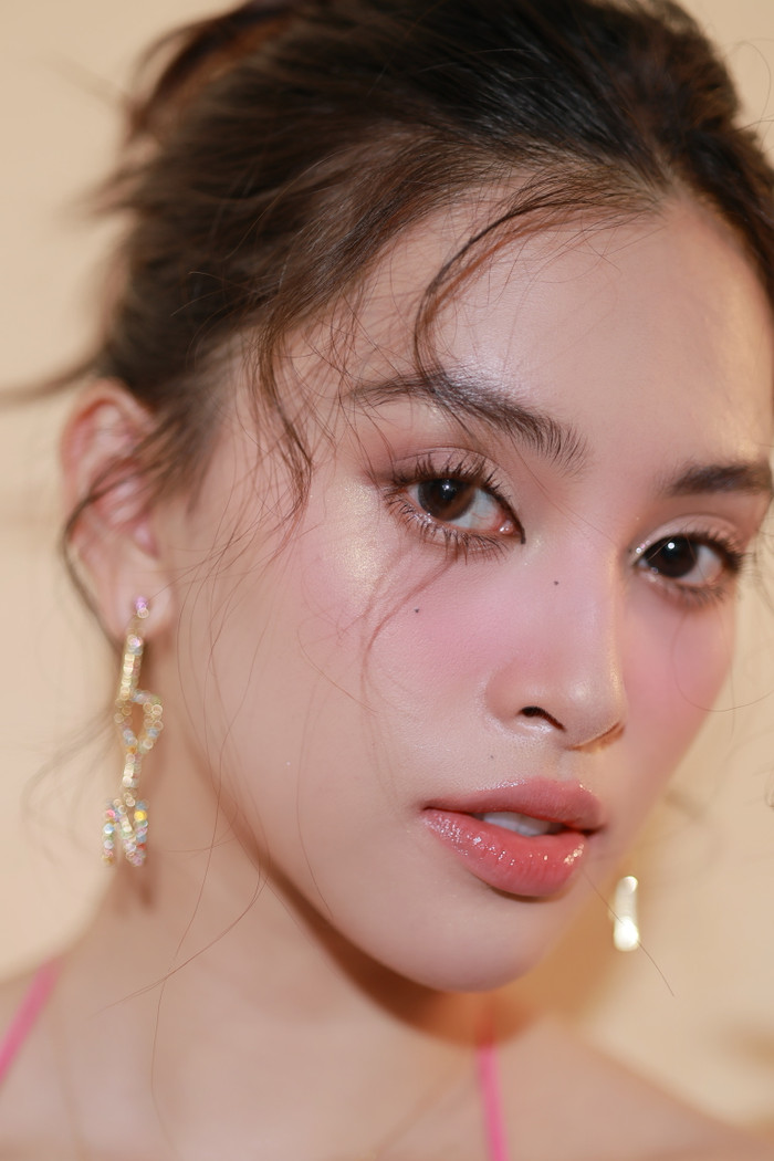 Ngoài tham gia showbiz với vai trò người mẫu, lĩnh vực Beauty Queen, Tiểu Vy còn lấn sân trên các gameshow, chương trình truyền hình thực tế và đặc biệt góp mặt ở bộ phim điện ảnh đầu tay Đảo Độc Đắc và Web Drama chủ tịch giao hàng. 