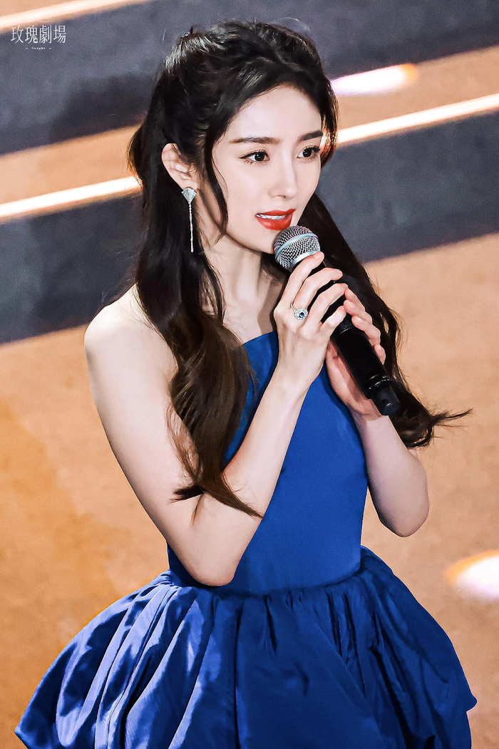 Trước khi nổi tiếng và có địa vị như hiện tại, Dương Mịch cũng từng bị yêu cầu “đổi tình lấy vai”. 