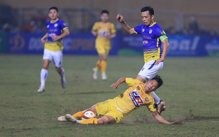 V.League trong mắt các HLV ngoại: Xấu từ mặt sân đến trọng tài, đủ vấn đề để ca thán Ảnh 2
