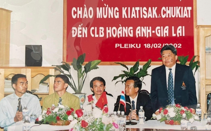 Tròn 21 năm Kiatisuk đến với bầu Đức: Chuyện tình bóng đá đẹp nhất ở Đông Nam Á Ảnh 2