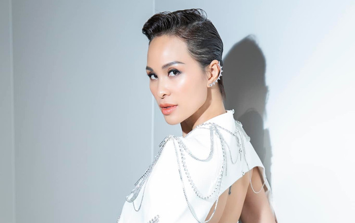 MC Phương Mai nói về sự cố suýt 'ngã ngửa' trong đêm chung kết Miss Charm 2023 Ảnh 2