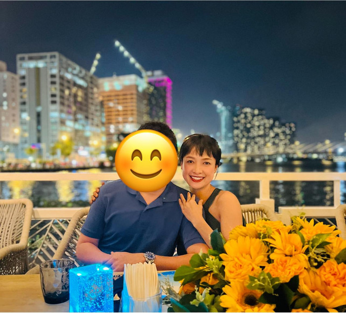 Hình ảnh mới nhất của Lê Bê La bên cạnh chồng