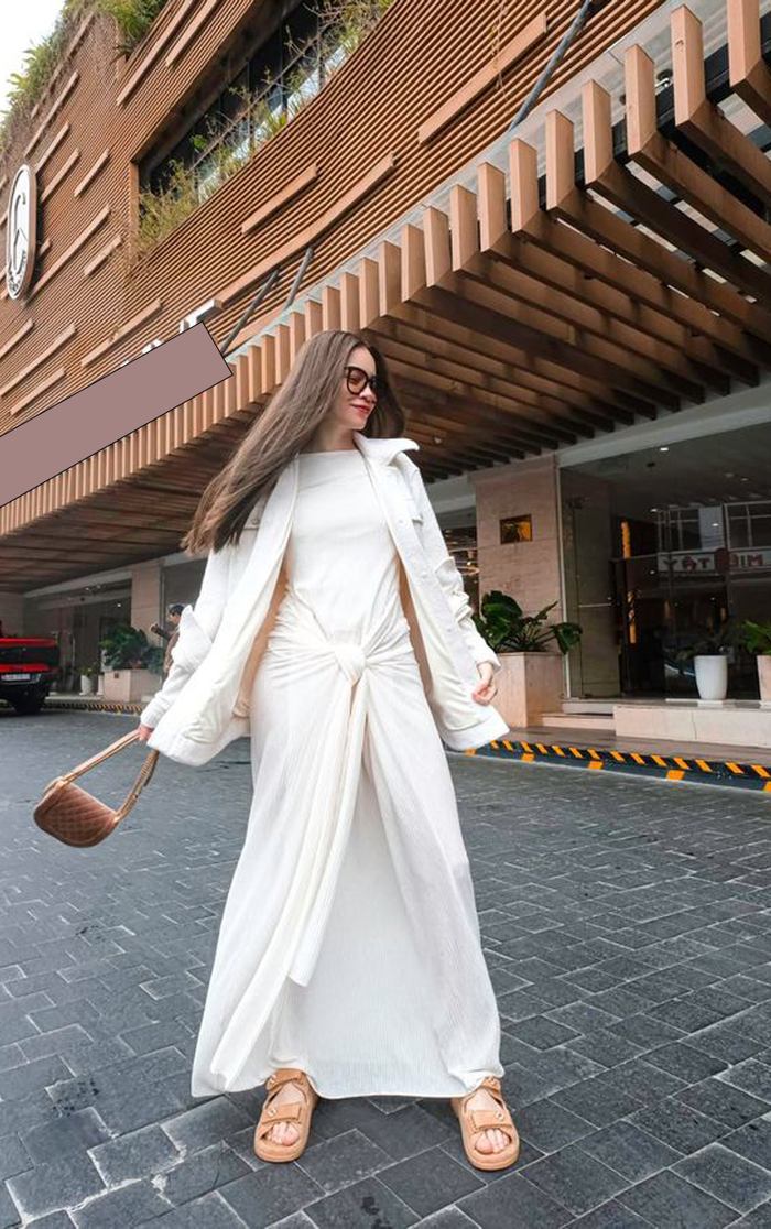 Hồ Ngọc Hà thả dáng dạo phố.