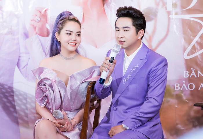 Vợ chồng ca sĩ Bằng Cường và Bảo Anh trong buổi tiệc thân mật mới đây.