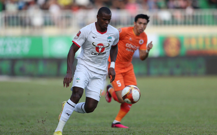 HAGL đánh rơi chiến thắng trước CAHN: Khán giả Gia Lai phản ứng với trọng tài Ảnh 2