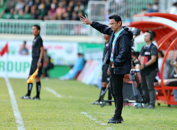 HLV Kiatisuk nói khá hóm hỉnh về chuyện V.League 2023 nghỉ 48 ngày.