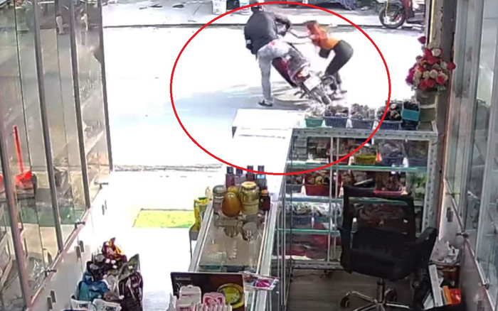 Cô gái bị kéo lê khi đuổi theo tên cướp điện thoại, thái độ của người đi đường gây tranh cãi Ảnh 2